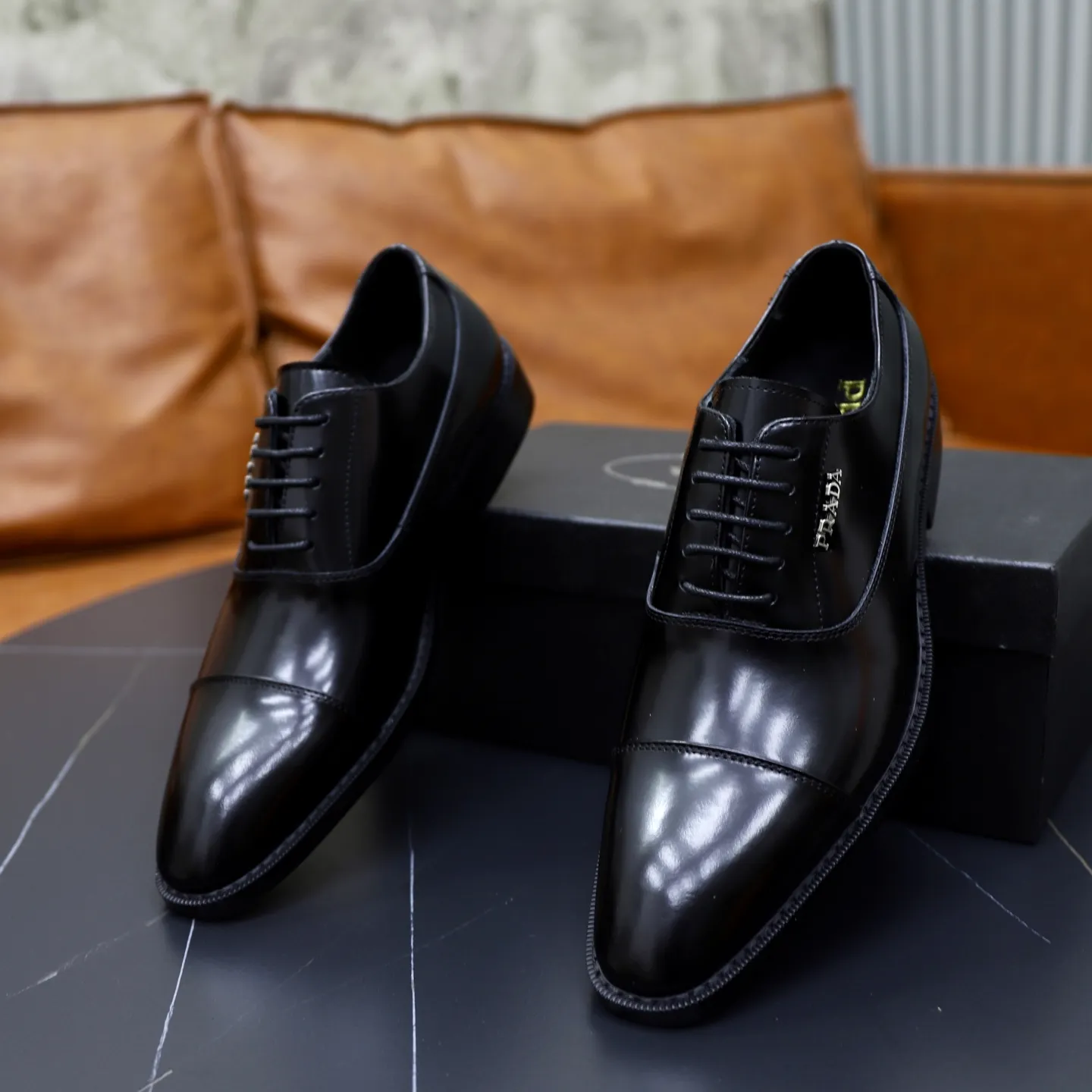 Ex-factory price: 540💰🙅‍♂️🙅‍♂️🙅‍♂️ Brand: PRADA Standard code: Men's code 38-44 (45 can be customized) Grade: Same style as the official website Original order quality Material: Original cowhide surface Comfortable cowhide lining Original outsole Style category: Men's fashionable casual leather shoes Distinguished big-name luxury elements Top luxury Color: actual picture color